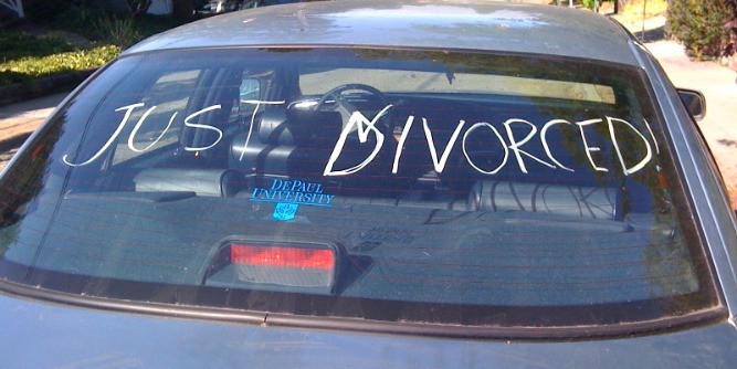 Easy Divorce Laws Contribute to Marriage Decline